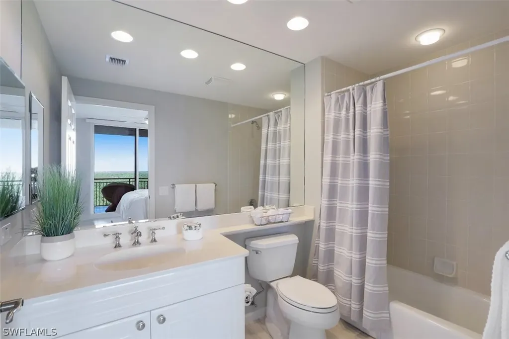 445 Cove Tower Drive Naples FL 34110