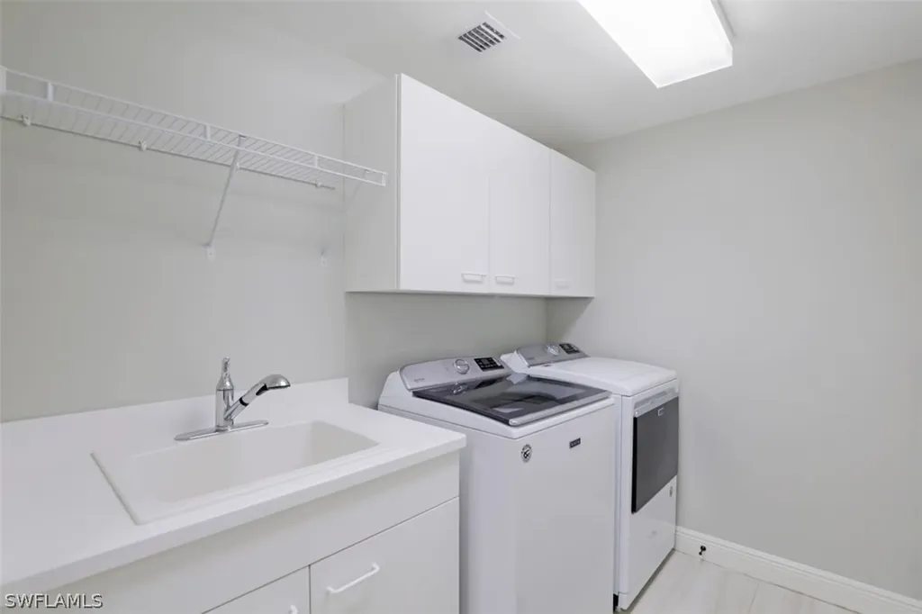 445 Cove Tower Drive Naples FL 34110