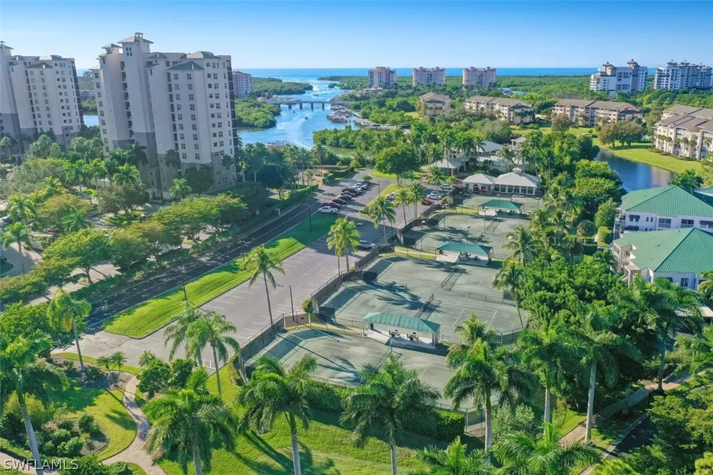 445 Cove Tower Drive Naples FL 34110