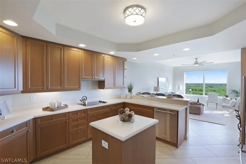 445 Cove Tower Drive Naples FL 34110