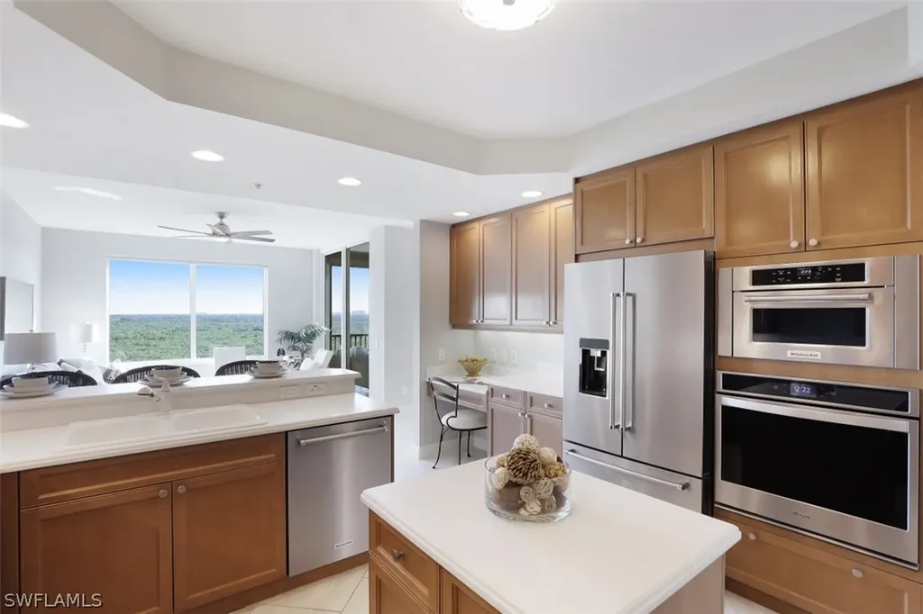 445 Cove Tower Drive Naples FL 34110