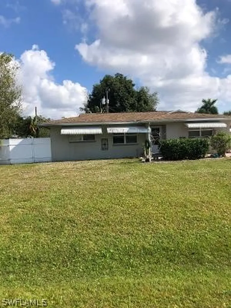 6671 Fiesta Way Fort Myers FL 33919
