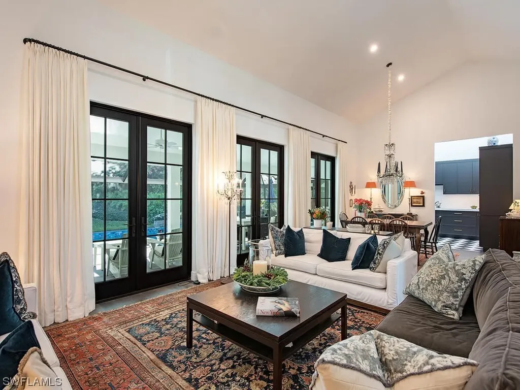 808 Pine Village Lane Naples FL 34108