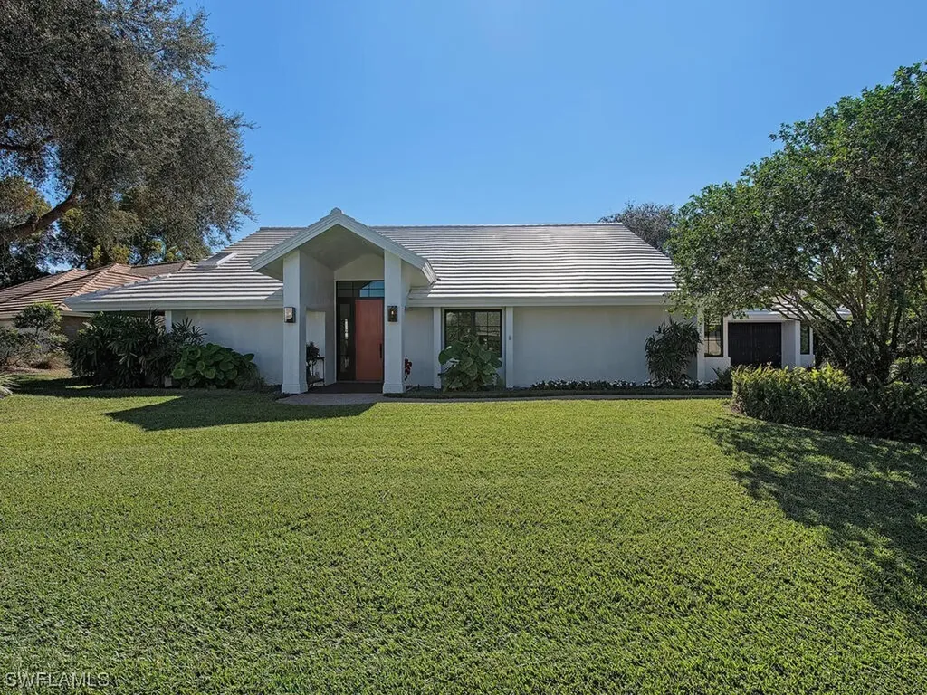 808 Pine Village Lane Naples FL 34108