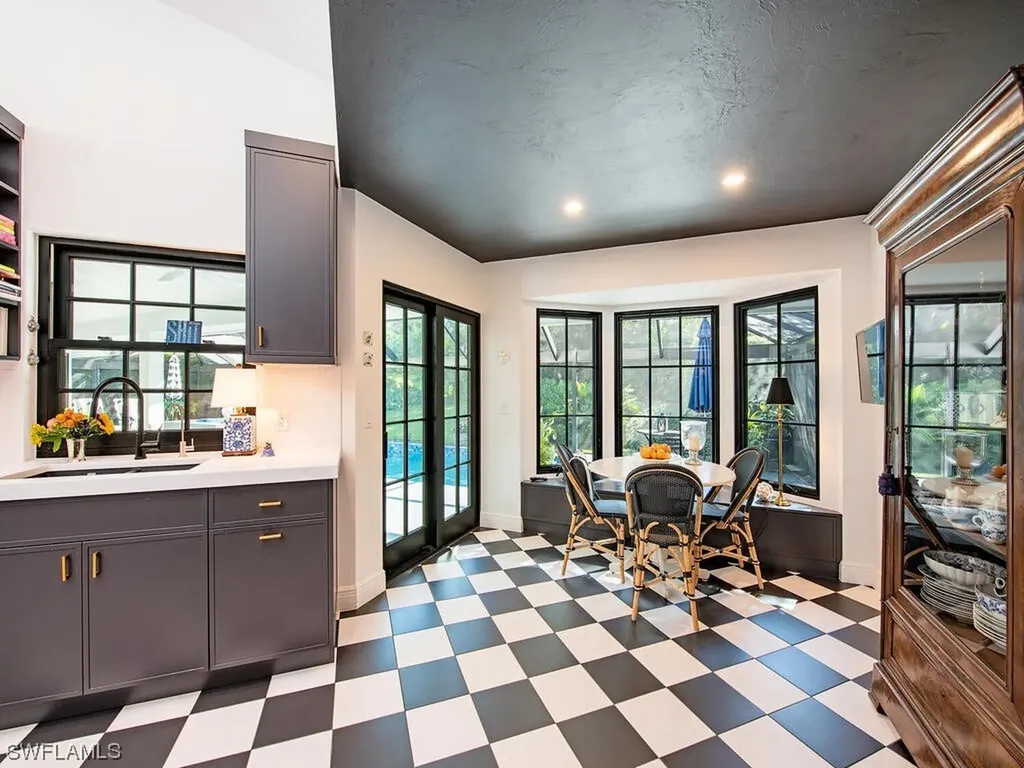 808 Pine Village Lane Naples FL 34108