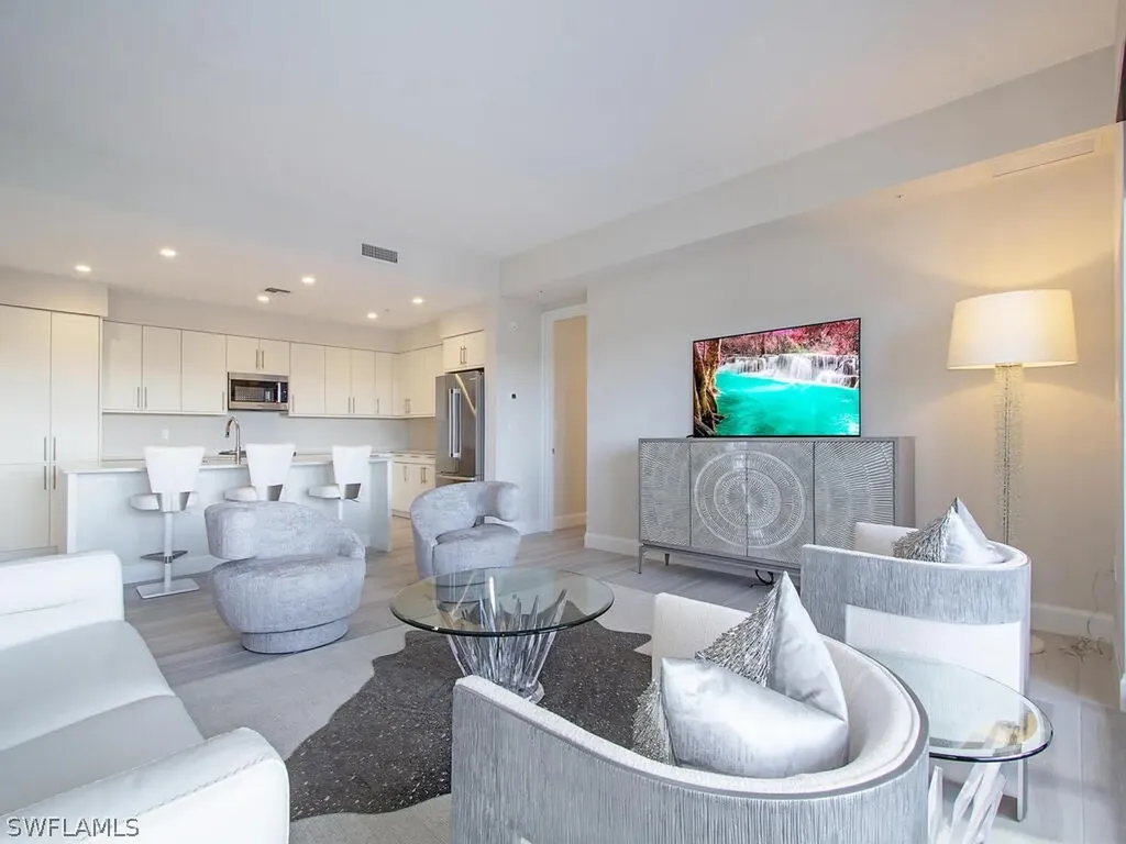 1111 Central Avenue Naples FL 34102