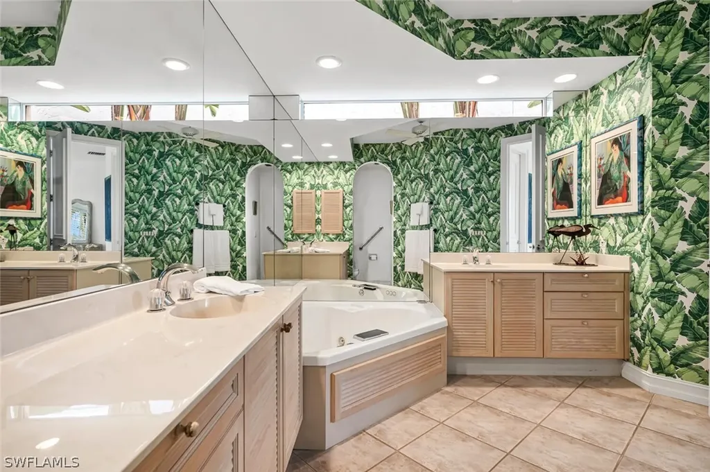 7893 Cocobay Drive Naples FL 34108