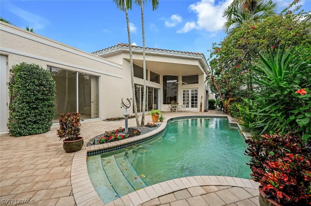 7893 Cocobay Drive Naples FL 34108