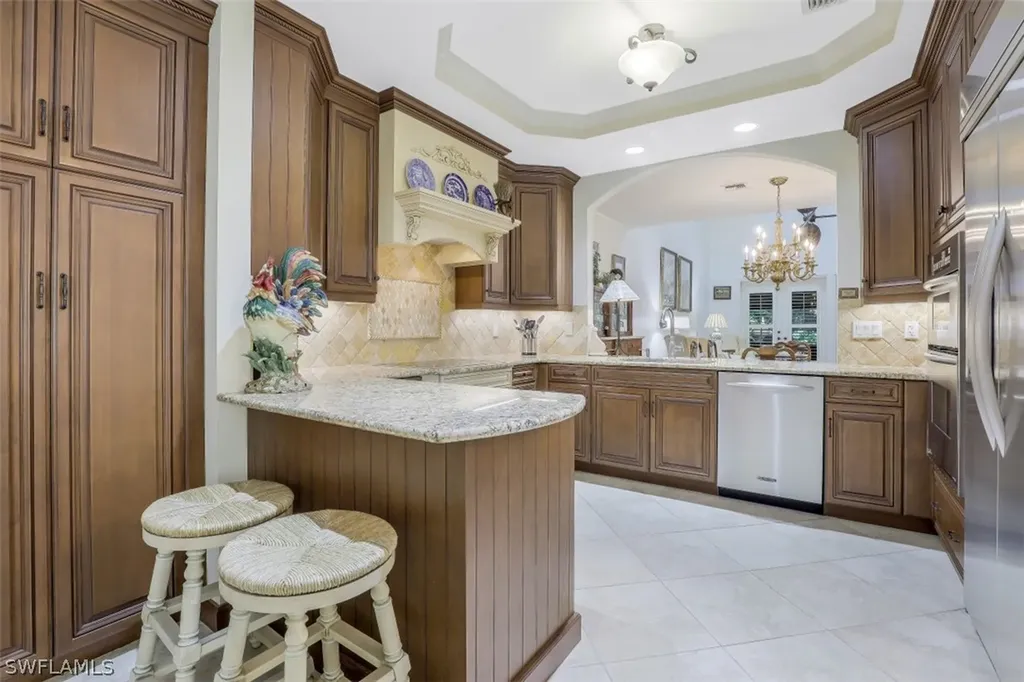 581 Gulf Park Drive Naples FL 34108
