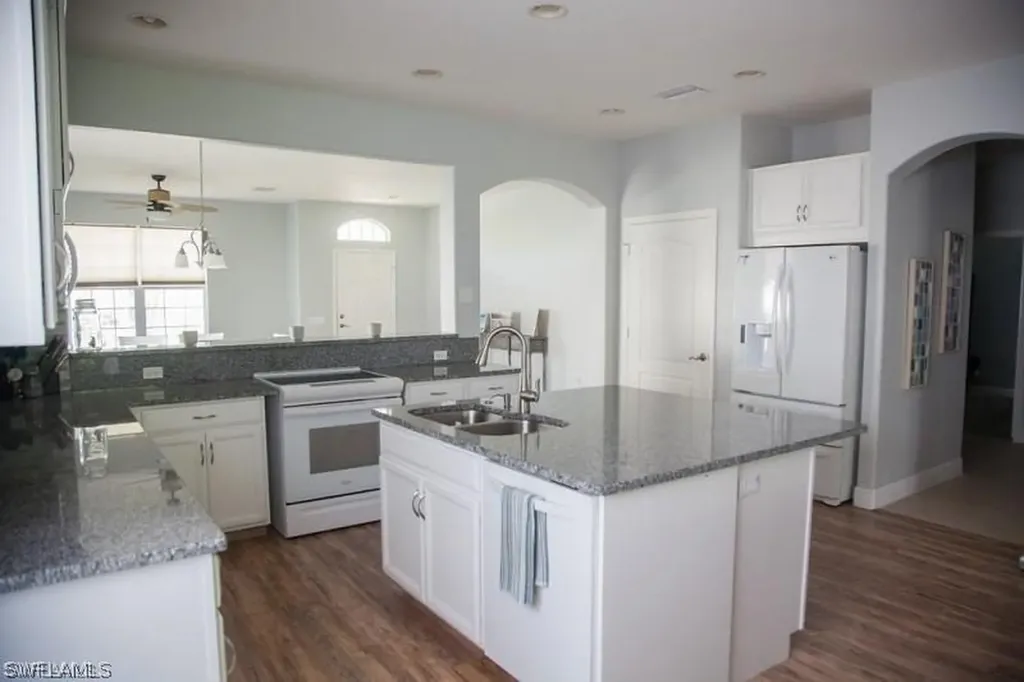 2473 Blackburn Circle Cape Coral FL 33991
