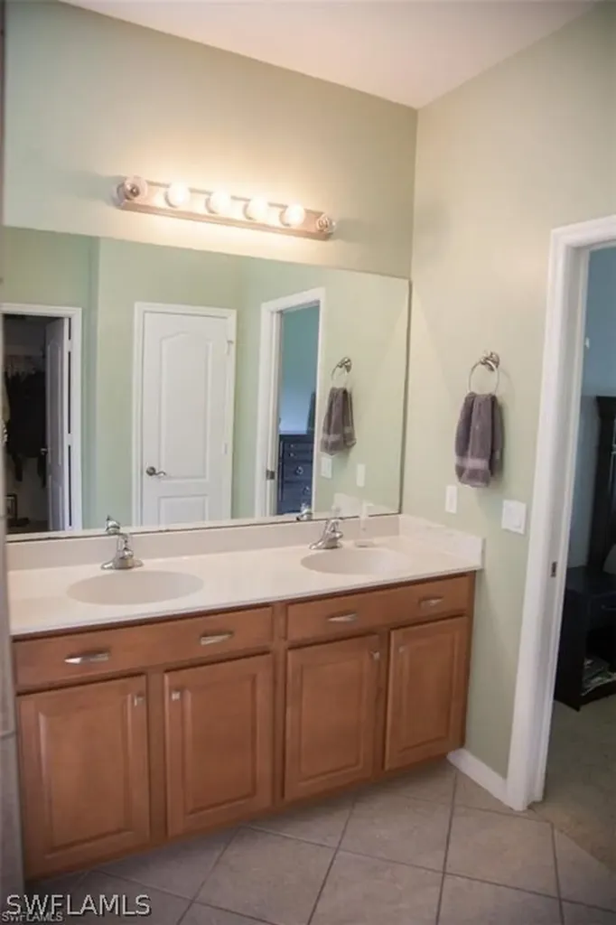 2473 Blackburn Circle Cape Coral FL 33991