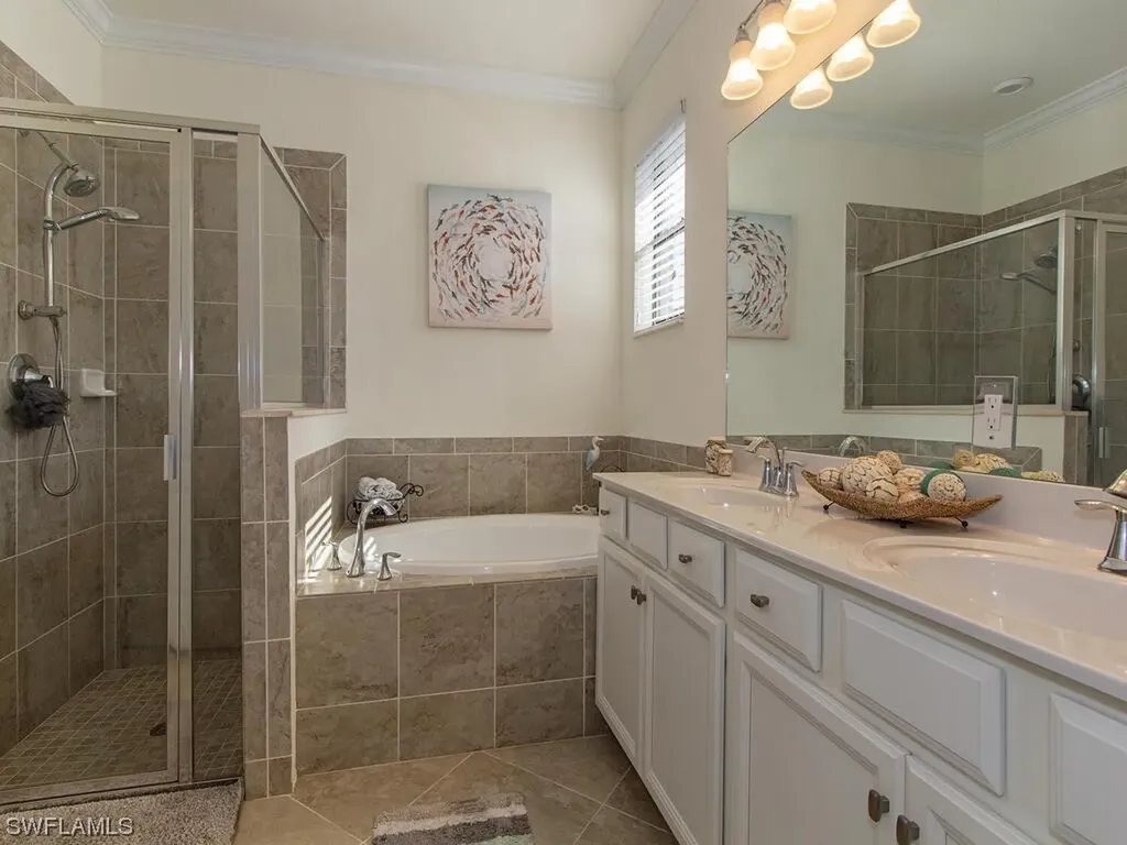 1609 Vizcaya Lane Naples FL 34113
