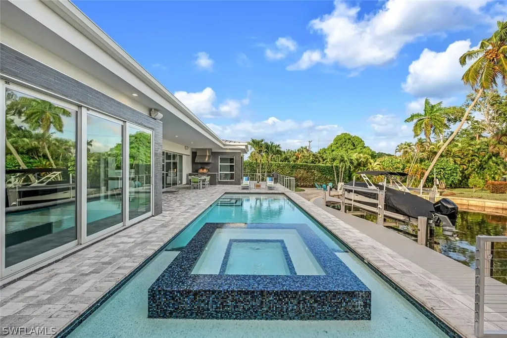 1807 Snook Drive Naples FL 34102