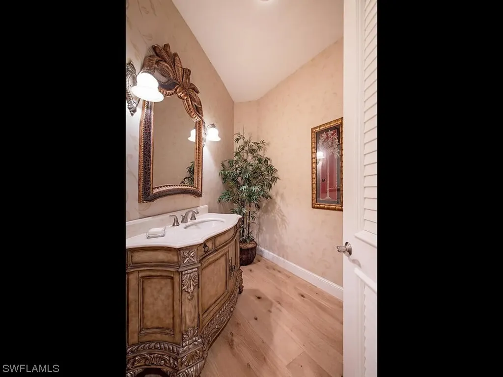 640 Via Mezner Naples FL 34108