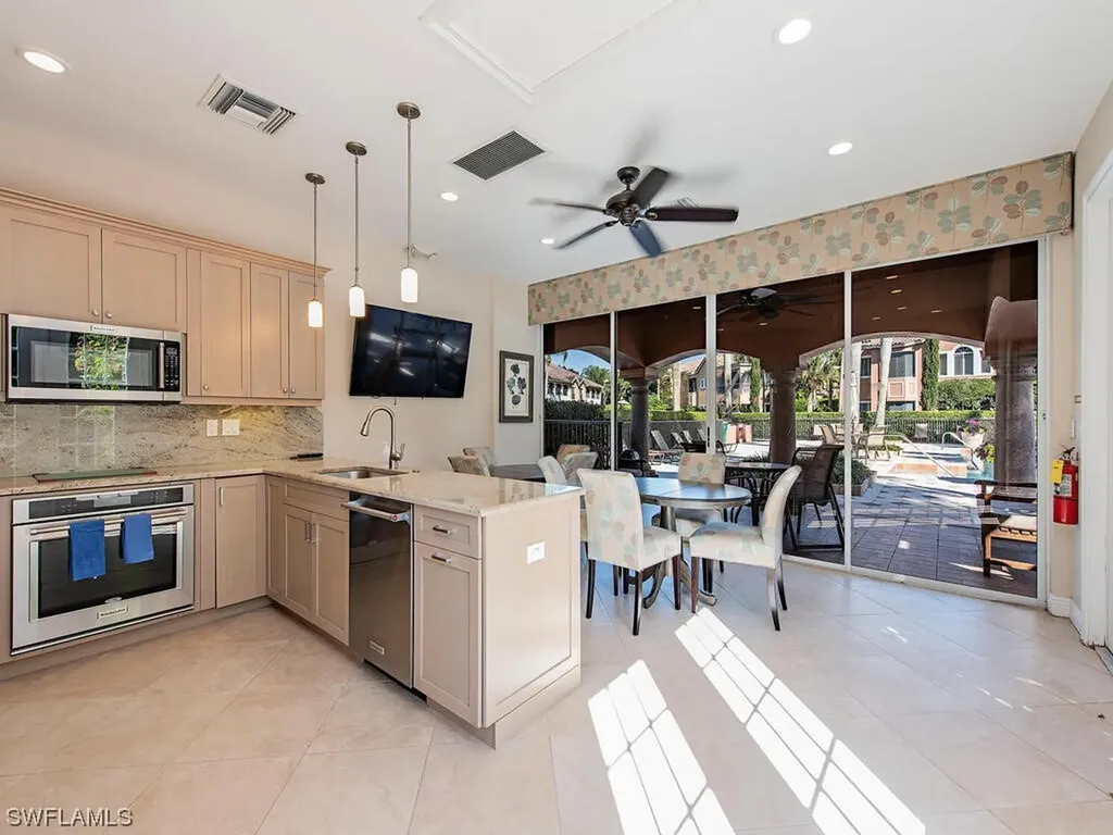 640 Via Mezner Naples FL 34108