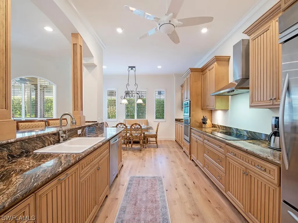 640 Via Mezner Naples FL 34108