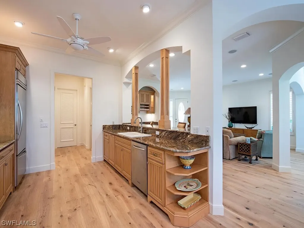 640 Via Mezner Naples FL 34108