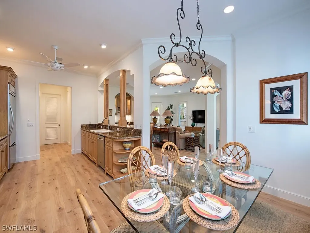 640 Via Mezner Naples FL 34108
