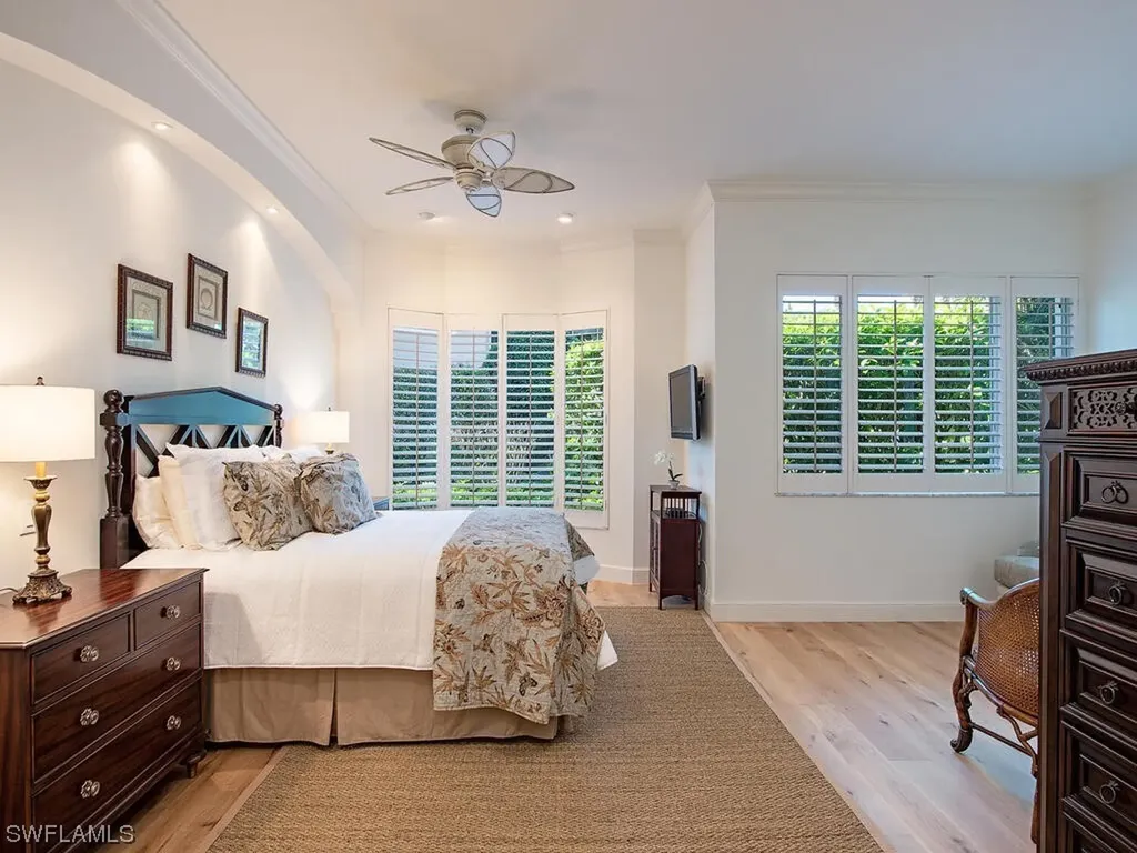 640 Via Mezner Naples FL 34108