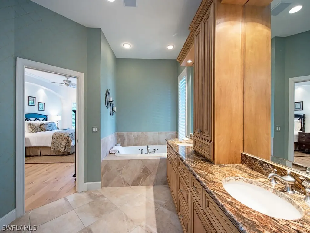640 Via Mezner Naples FL 34108