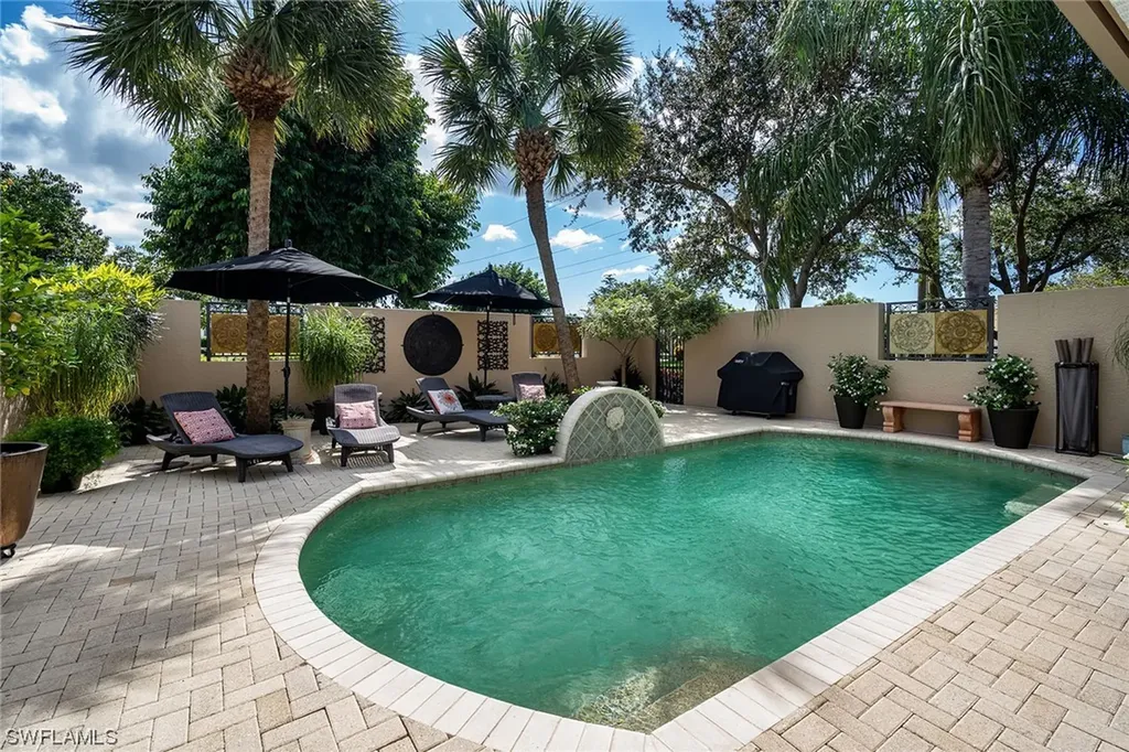 Naples FL, 4840 West Boulevard Court