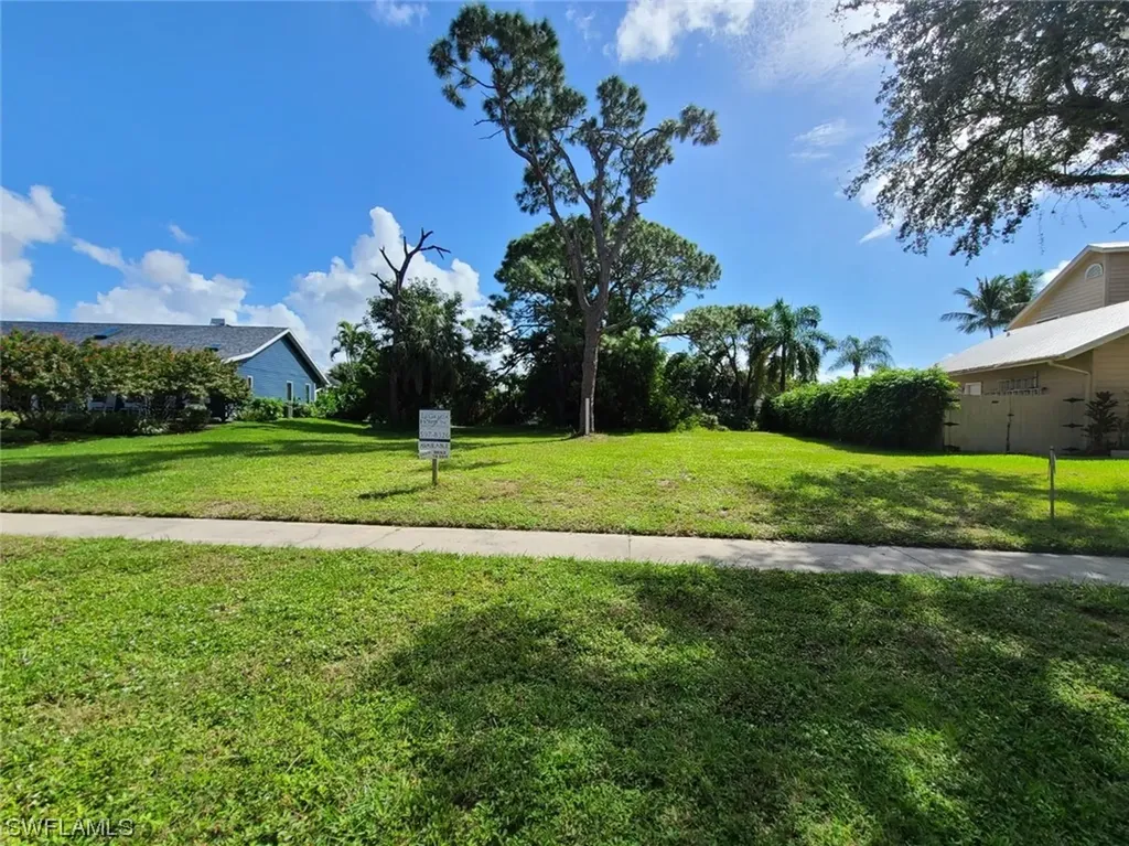 353 Sharwood Drive Naples FL 34110