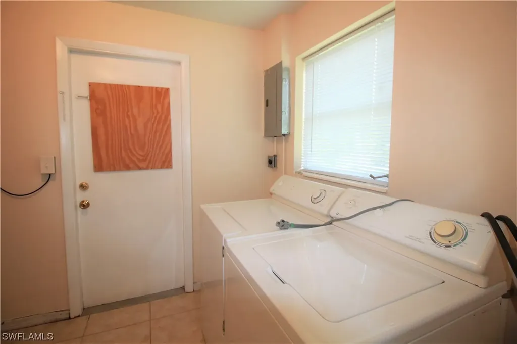 518 14th Street N Naples FL 34102