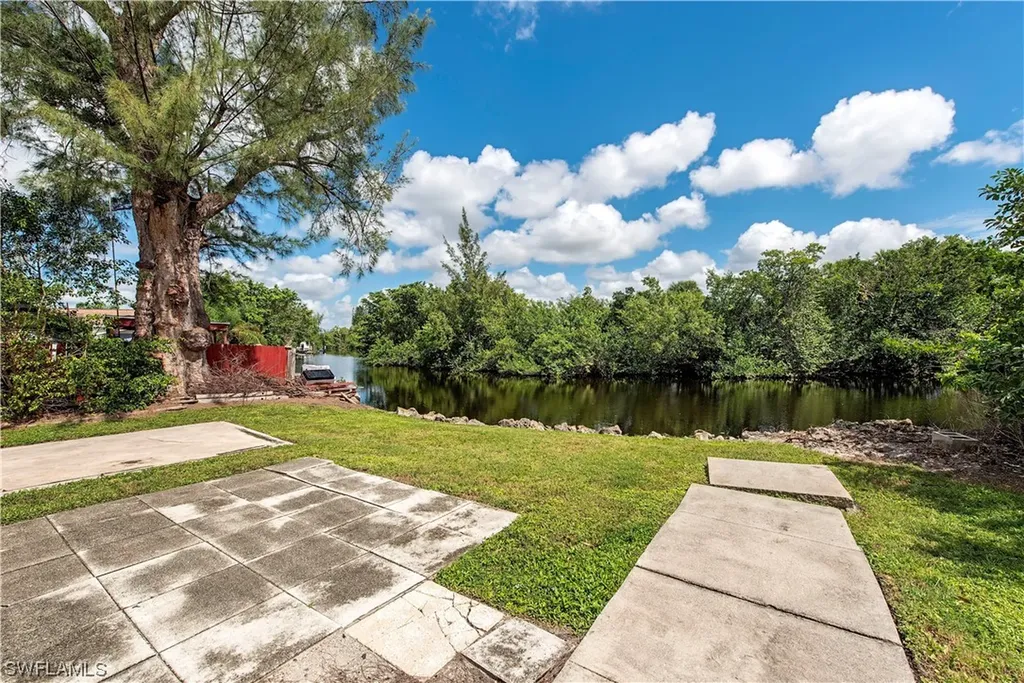518 14th Street N Naples FL 34102