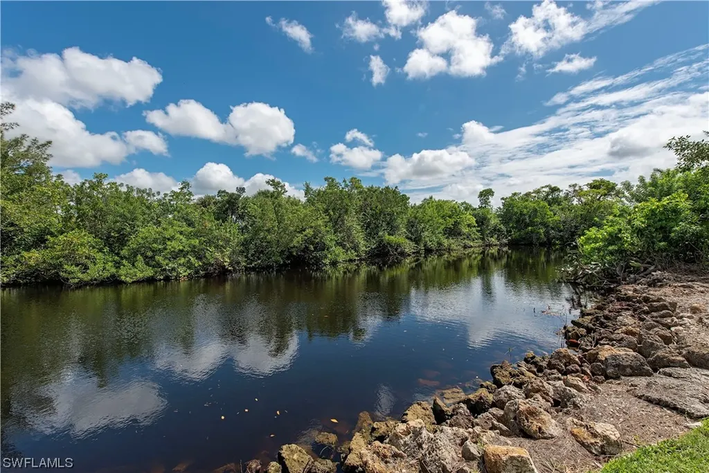 518 14th Street N Naples FL 34102