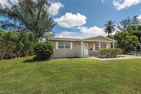 518 14TH Street N Naples FL 34102