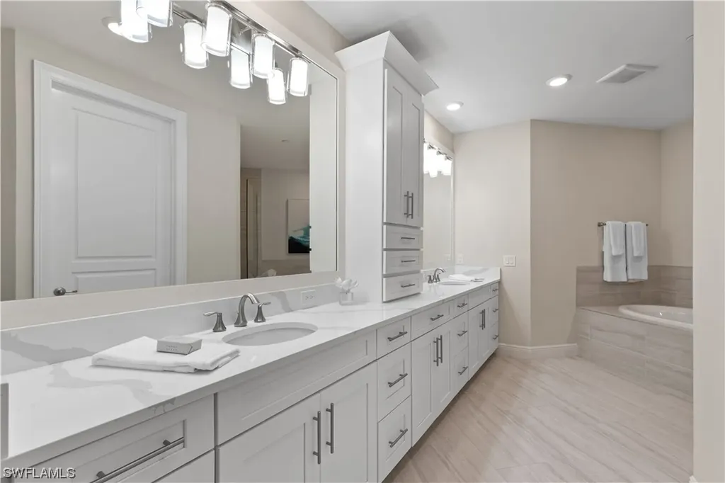 16347 Viansa Way Naples FL 34110