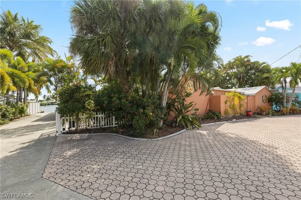4741 Pine Island Road NW Matlacha FL 33993