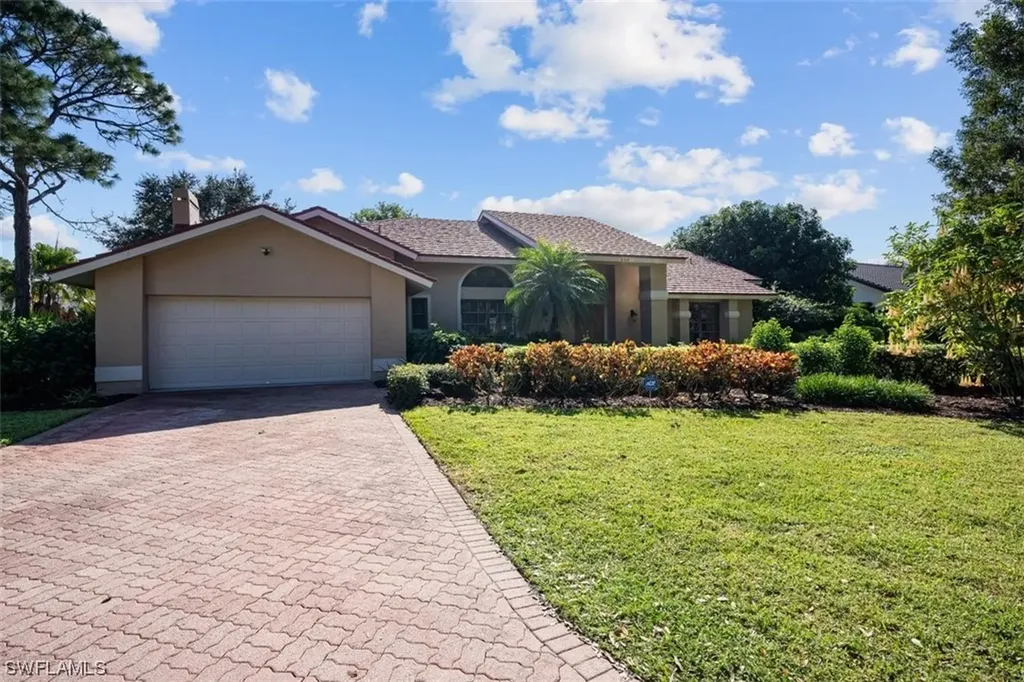 805 Bentwood Drive Naples FL 34108