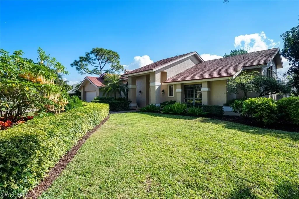 805 Bentwood Drive Naples FL 34108