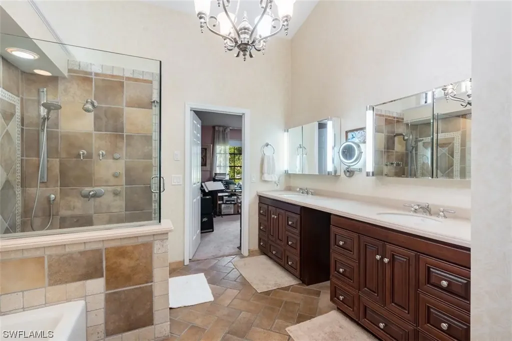 805 Bentwood Drive Naples FL 34108