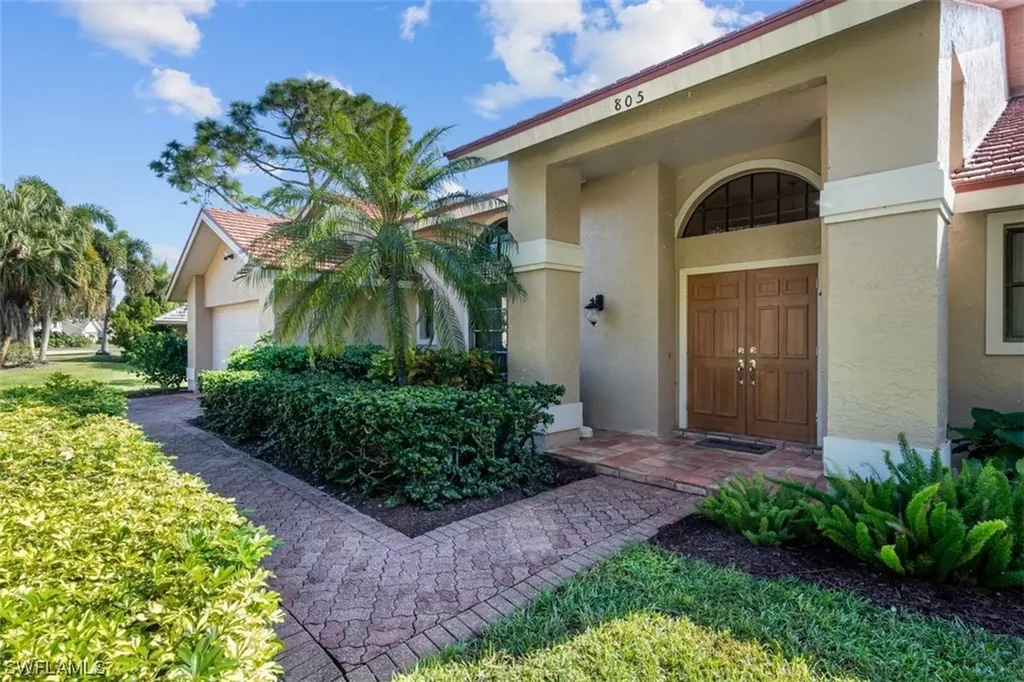 805 Bentwood Drive Naples FL 34108