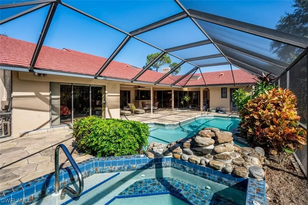 805 Bentwood Drive Naples FL 34108