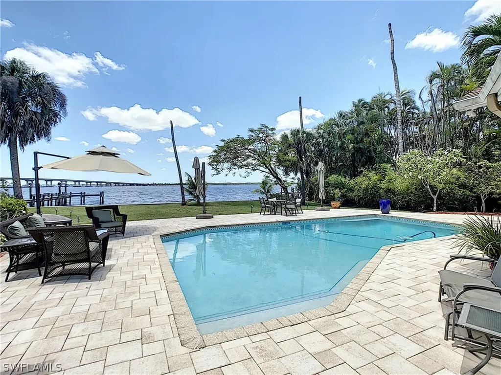 4113 W Riverside Drive Fort Myers FL 33901
