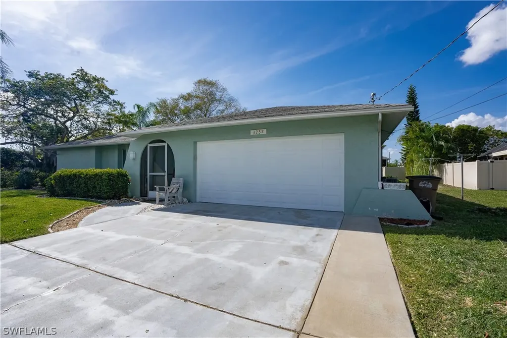 3232 SE 1st Court Cape Coral FL 33904