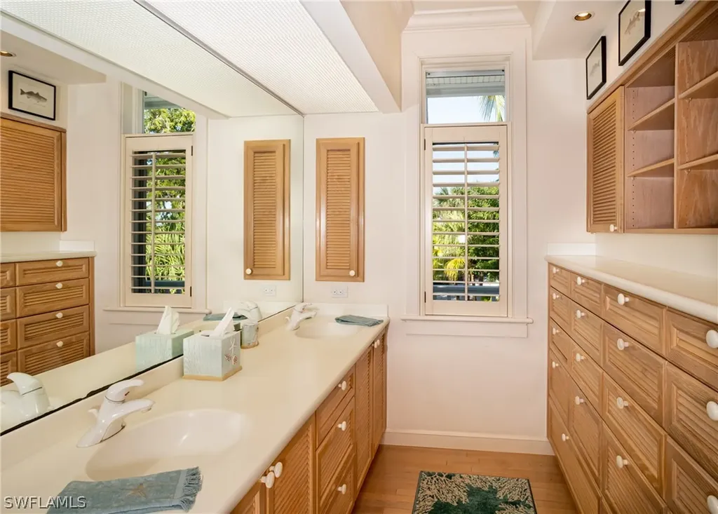 1349 Bay Drive Sanibel FL 33957