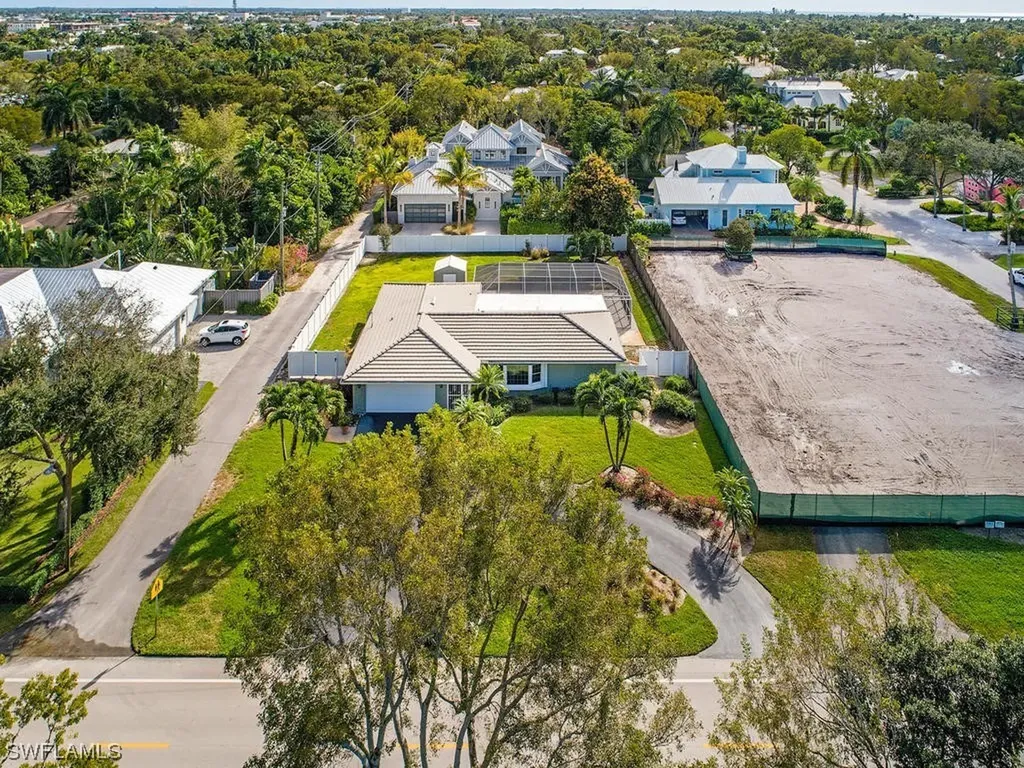 Naples FL, 540 4th Avenue N