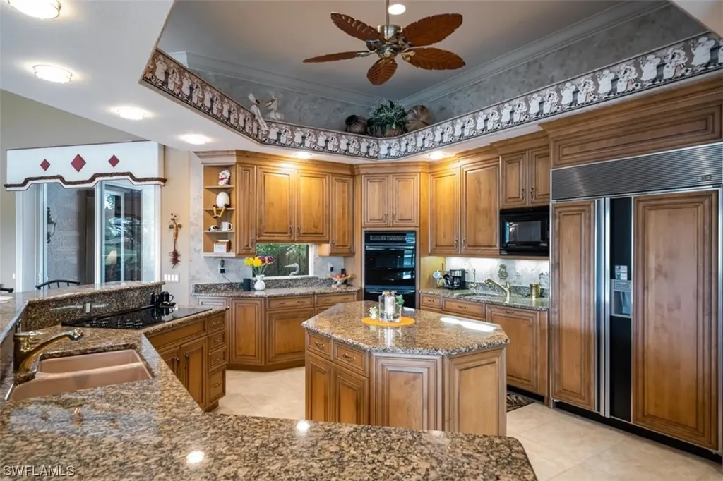 3043 Gardens Boulevard Naples FL 34105