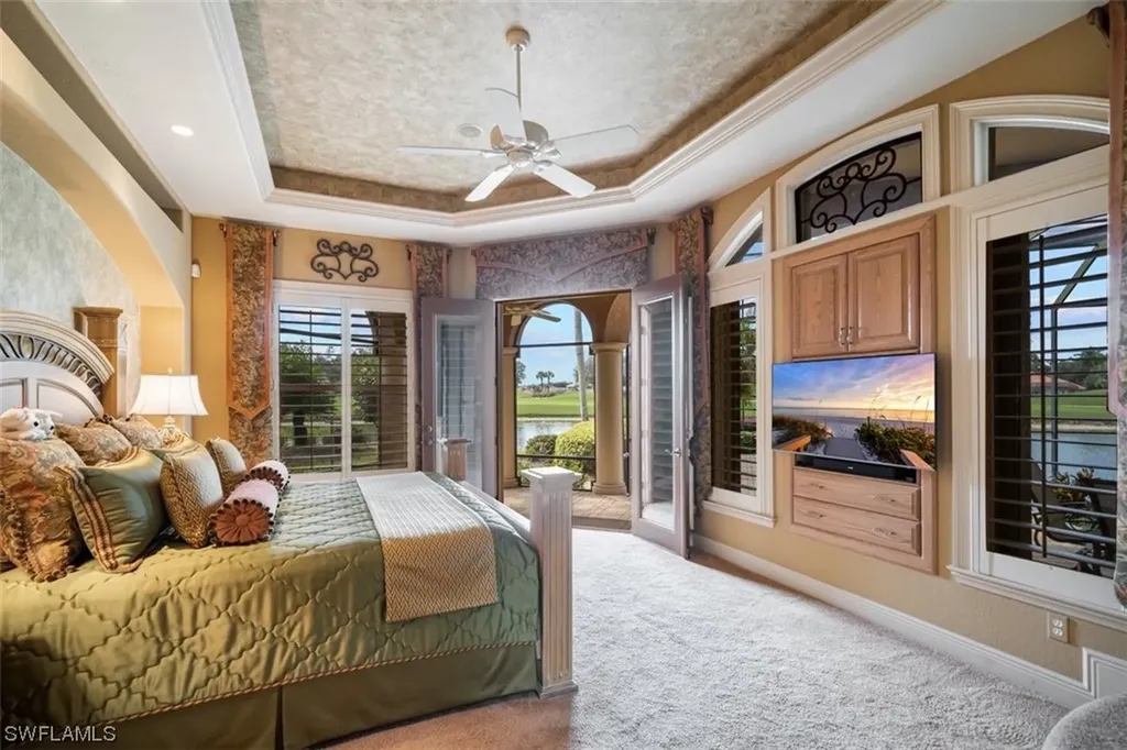 3043 Gardens Boulevard Naples FL 34105