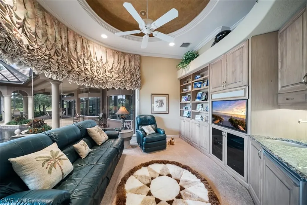 3043 Gardens Boulevard Naples FL 34105