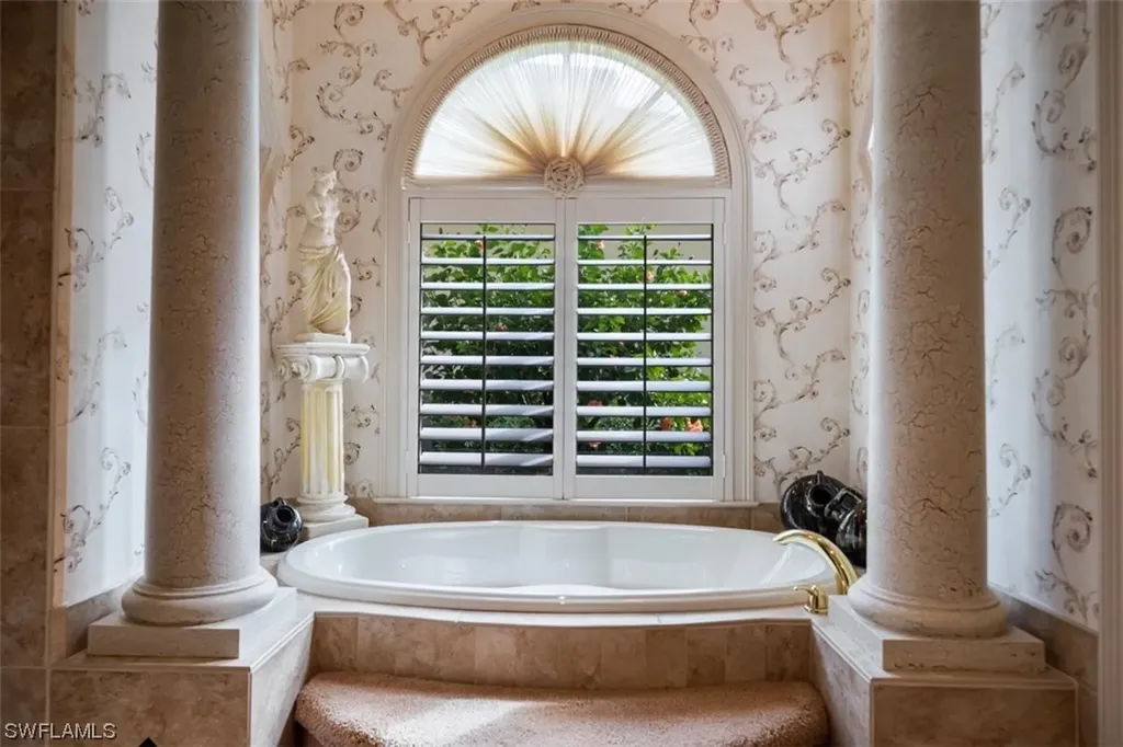 3043 Gardens Boulevard Naples FL 34105