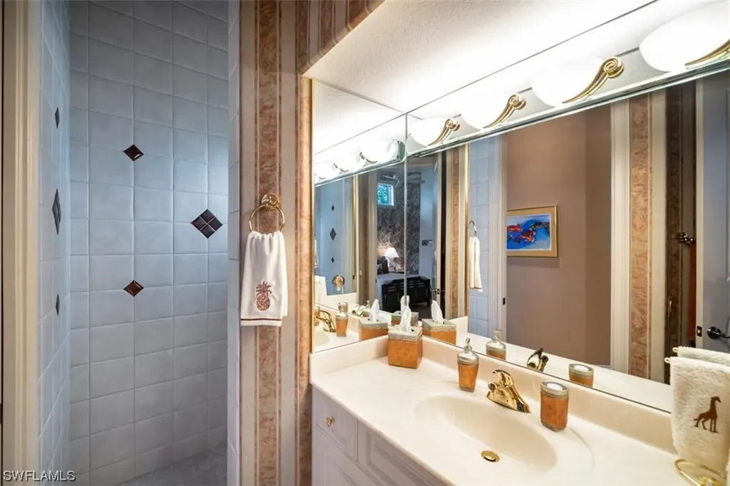 3043 Gardens Boulevard Naples FL 34105