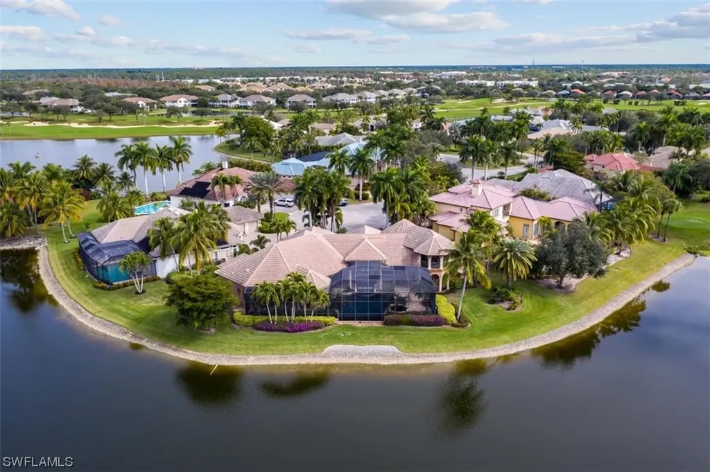 3043 Gardens Boulevard Naples FL 34105