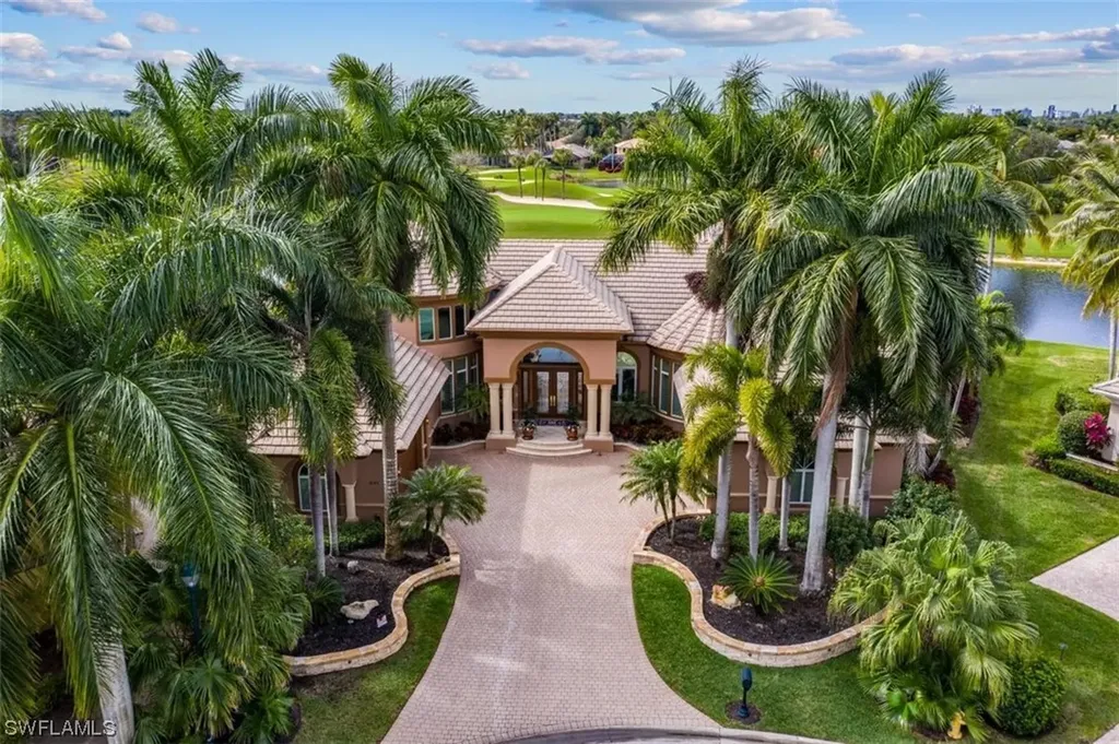 3043 Gardens Boulevard Naples FL 34105