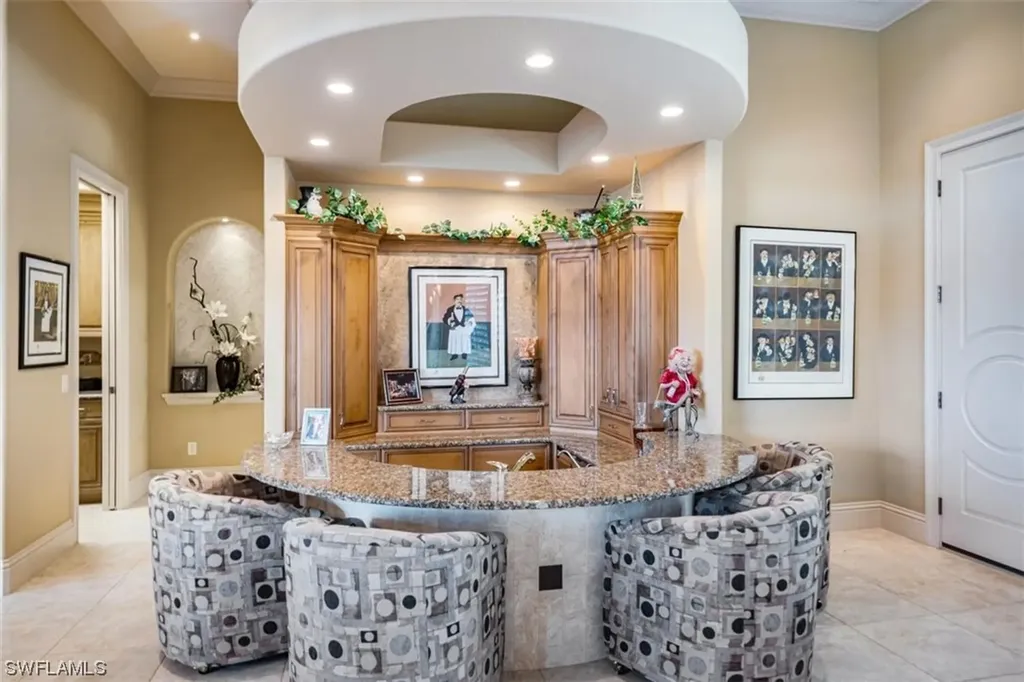 3043 Gardens Boulevard Naples FL 34105