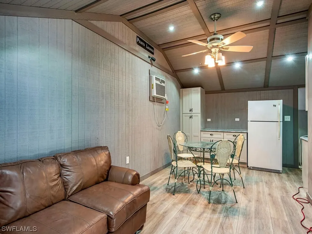 2061 Oakes Boulevard Naples FL 34119